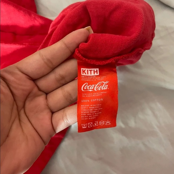 KITH X COCA-COLA POLAR BEAR TEE - Picture 5 of 5